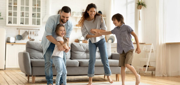 Descubre las características que debe tener un departamento de estreno familiar